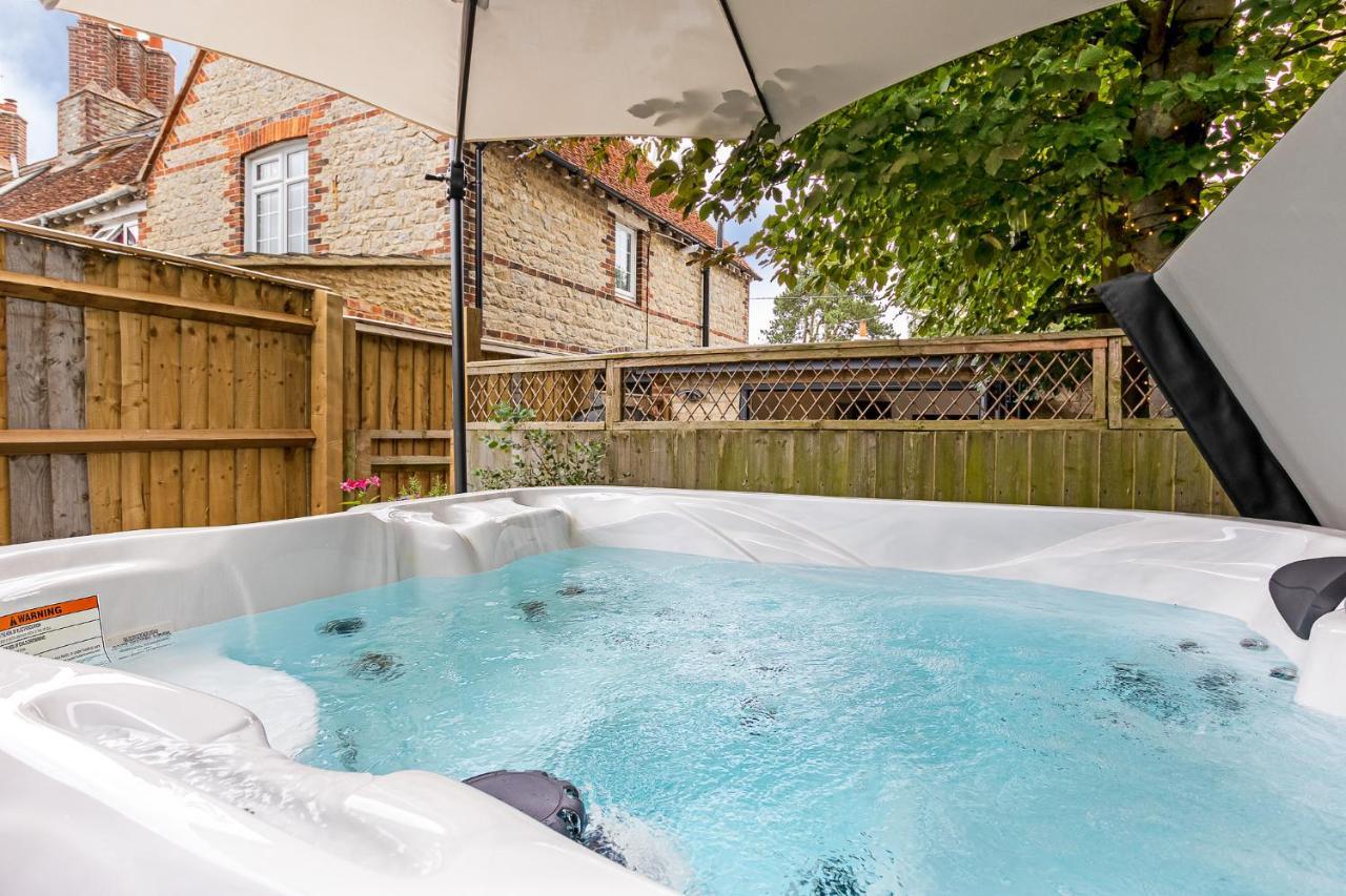 Village Retreat & Hot Tub Nr Bicester Village Bucknell  Exterior photo